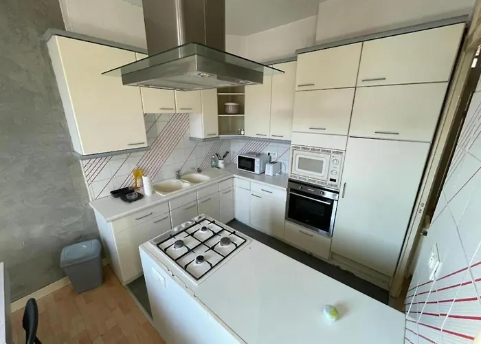 Апартаменты Spacious With Balconies Downtown Клермон-Ферран