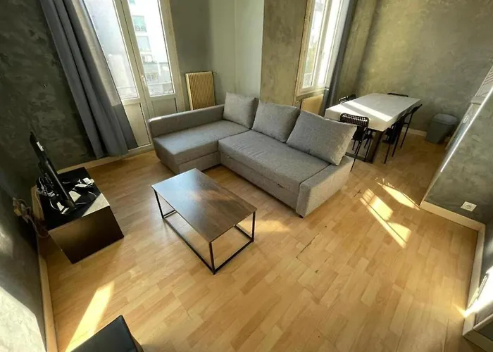 Spacious With Balconies Downtown