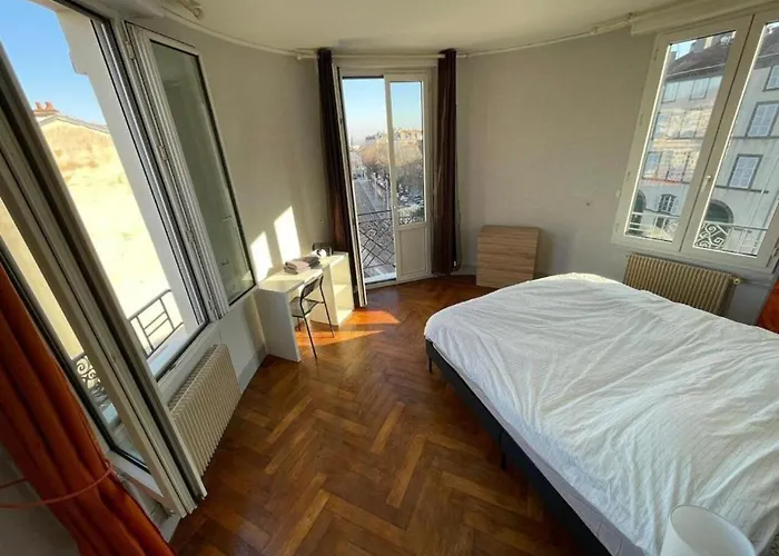 Spacious With Balconies Downtown